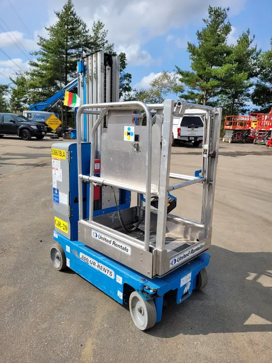 2017 Genie GR-20 Self-Propelled One-Person Lift