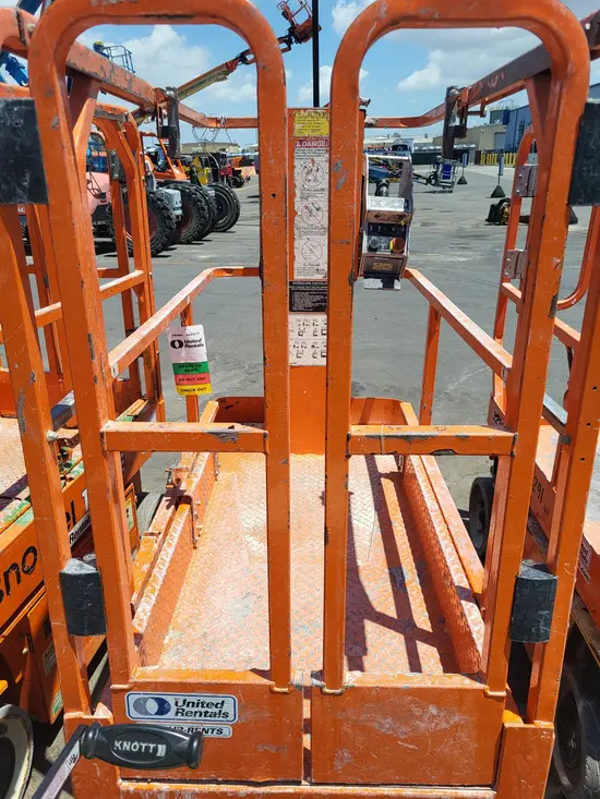 2019 Snorkel TM12E Self-Propelled One-Person Lift