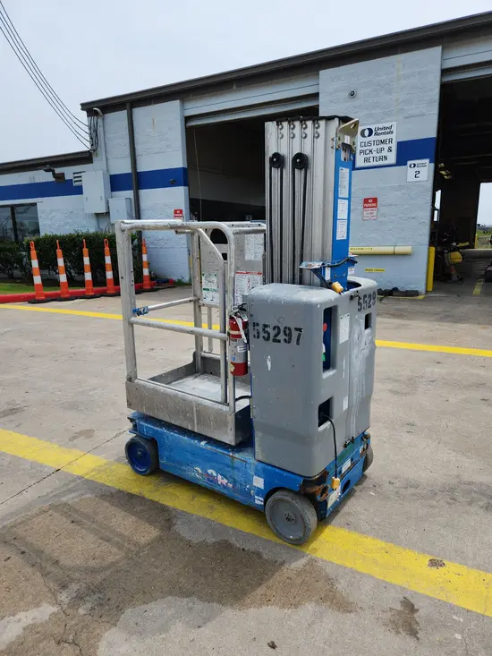 2017 Genie GR-20 Self-Propelled One-Person Lift