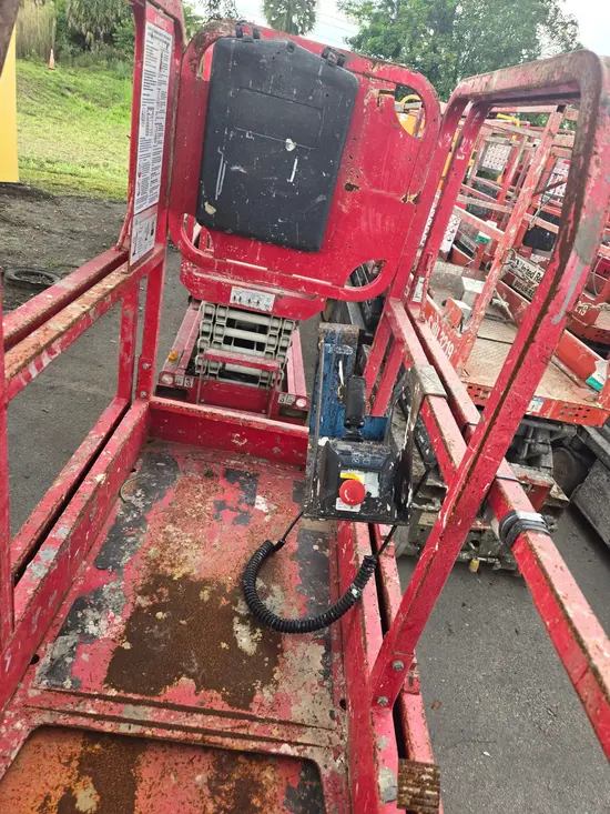 2017 MEC 1330SE Scissor Lift