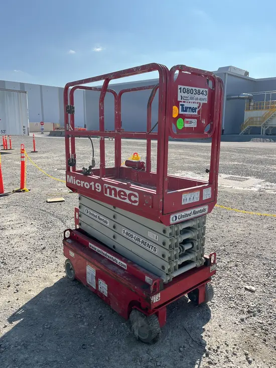 2018 MEC MICRO 19 Scissor Lift