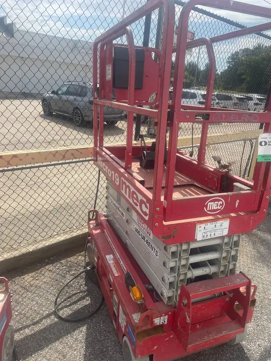 2019 MEC MICRO 19 Scissor Lift