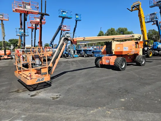2013 JLG 800AJ Articulating Boom Lift