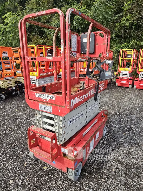 2018 MEC MICRO 19 Scissor Lift