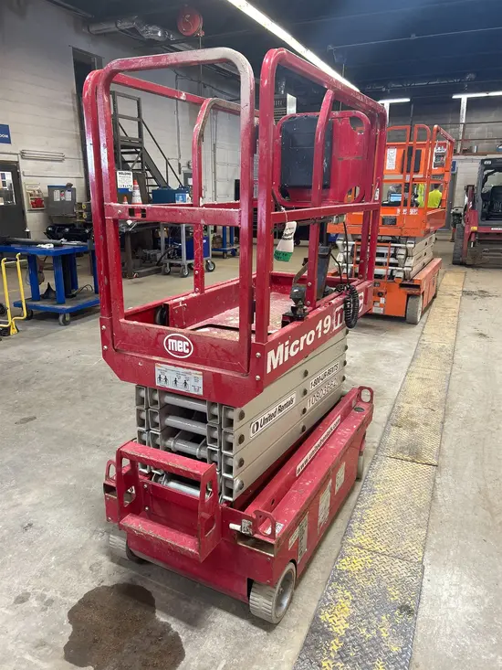 2018 MEC MICRO 19 Scissor Lift