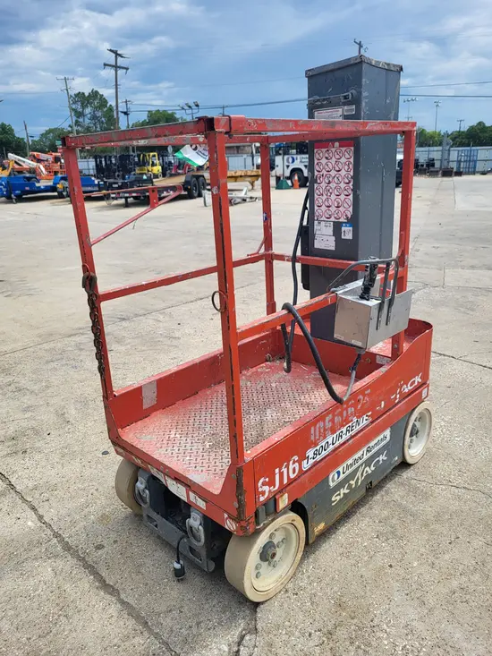 2017 Skyjack SJ16 Self-Propelled One-Person Lift