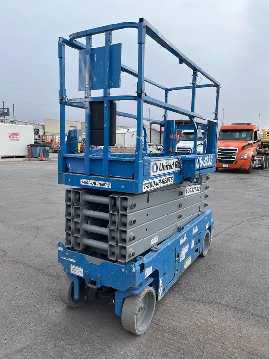 2017 Genie GS-3232 Scissor Lift