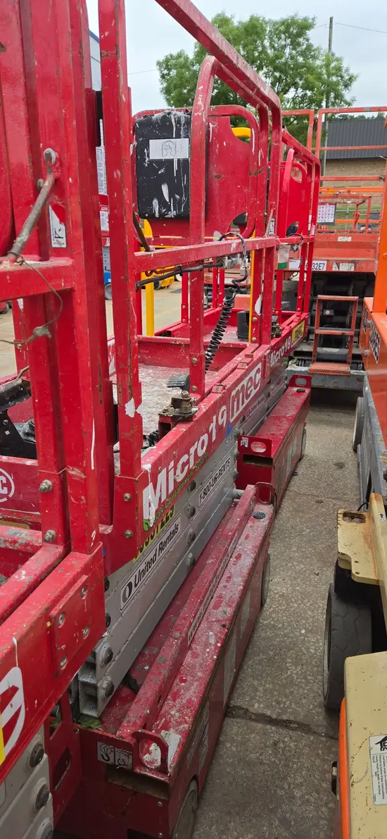 2019 MEC MICRO 19 Scissor Lift