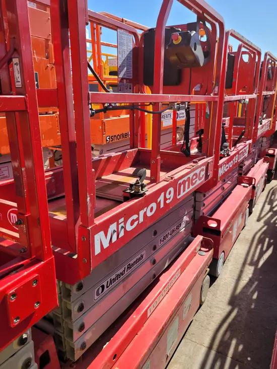 2018 MEC MICRO 19 Scissor Lift