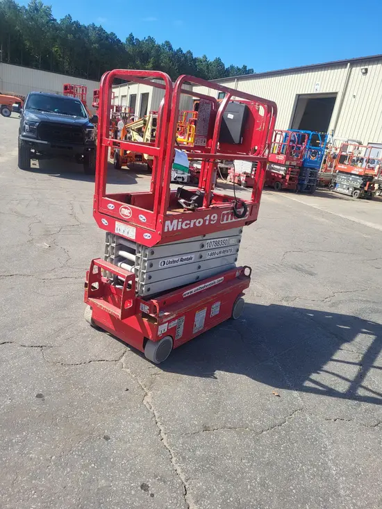 2018 MEC MICRO 19 Scissor Lift