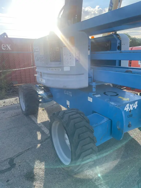 2013 Genie Z-60/34 Articulating Boom Lift