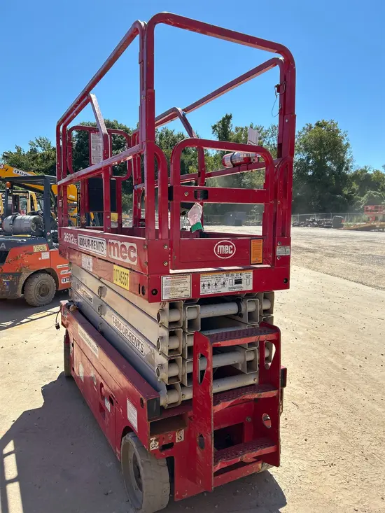2018 MEC 2632SE Scissor Lift