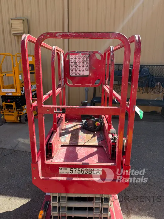 2018 MEC MICRO 19 Scissor Lift