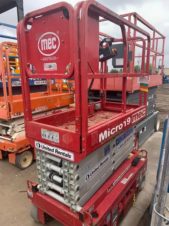 2019 MEC MICRO 19 Scissor Lift
