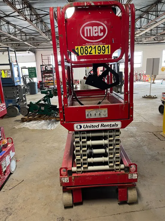 2018 MEC MICRO 19 Scissor Lift