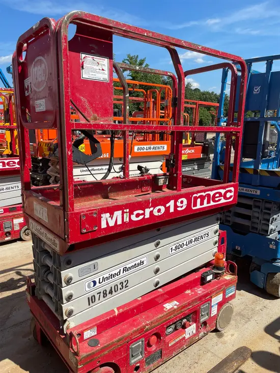 2018 MEC MICRO 19 Scissor Lift
