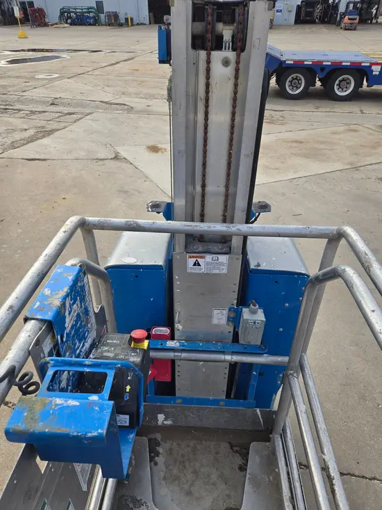2017 Genie GR-20 Self-Propelled One-Person Lift