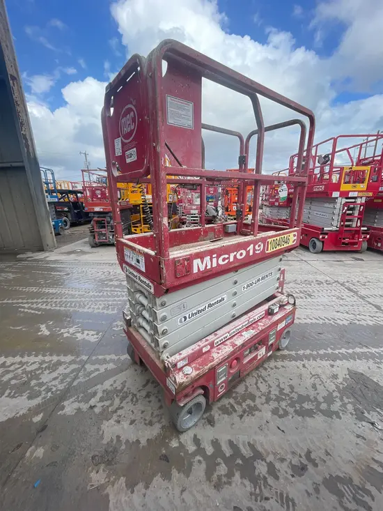 2018 MEC MICRO 19 Scissor Lift