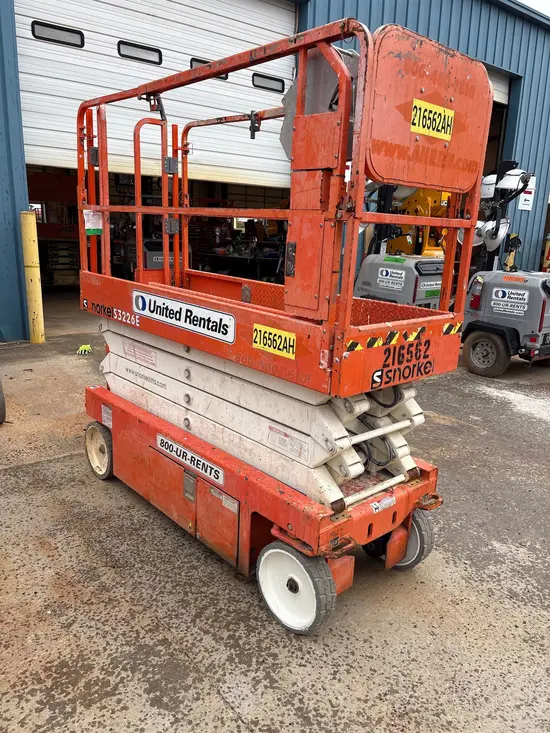 2018 Snorkel S3226E Scissor Lift