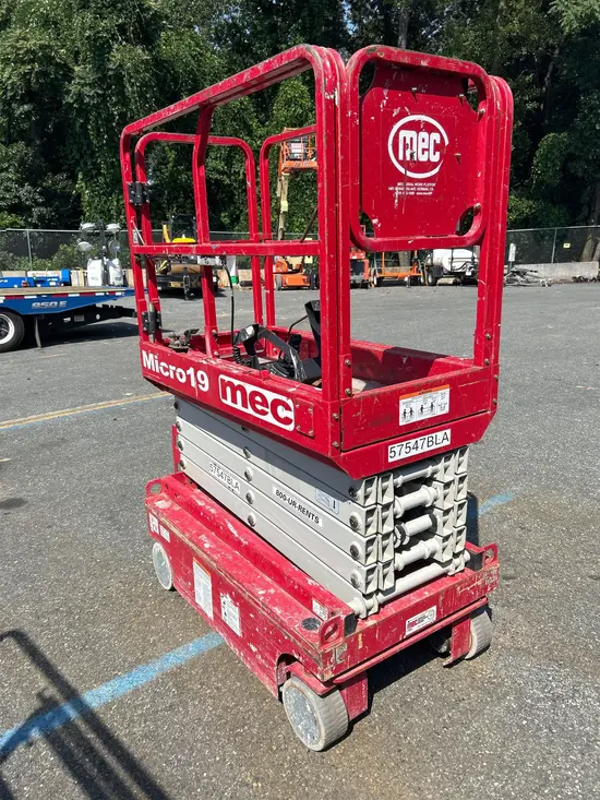 2018 MEC MICRO 19 Scissor Lift