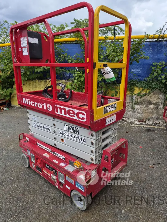 2018 MEC MICRO 19 Scissor Lift