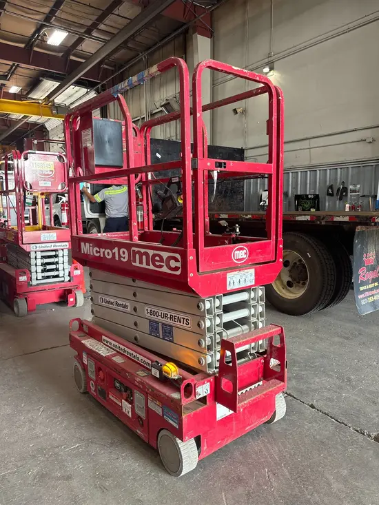 2018 MEC MICRO 19 Scissor Lift
