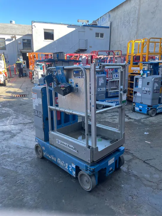 2017 Genie GR-12 Self-Propelled One-Person Lift