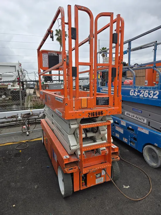 2018 Snorkel S3226E Scissor Lift