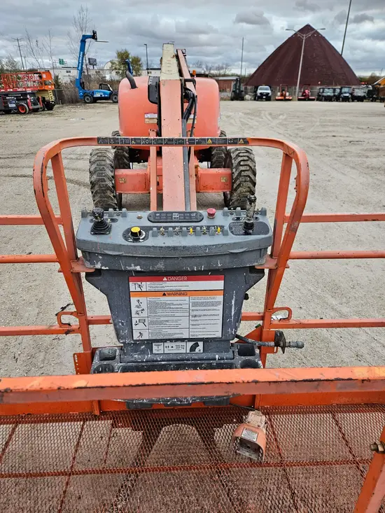 2013 JLG 600AJ Articulating Boom Lift