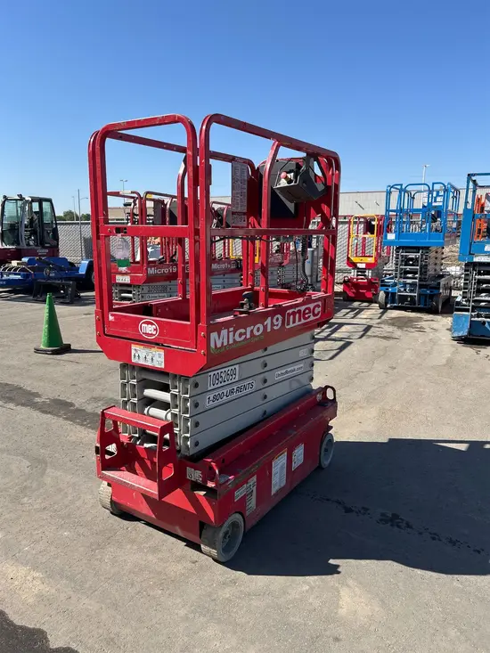 2019 MEC MICRO 19 Scissor Lift