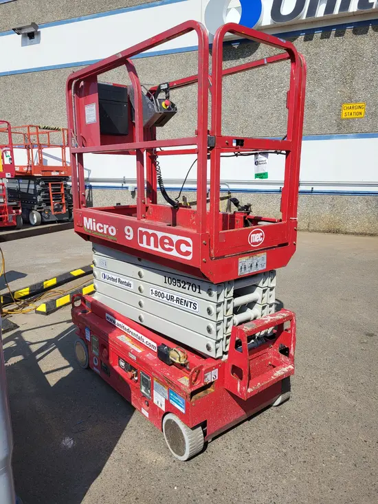 2019 MEC MICRO 19 Scissor Lift