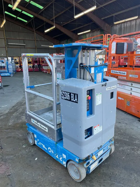 2017 Genie GR-12 Self-Propelled One-Person Lift