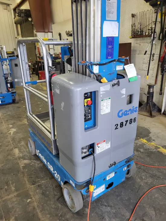 2017 Genie GR-20 Self-Propelled One-Person Lift