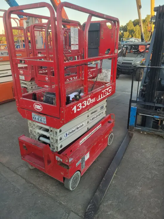 2018 MEC 1330SE Scissor Lift