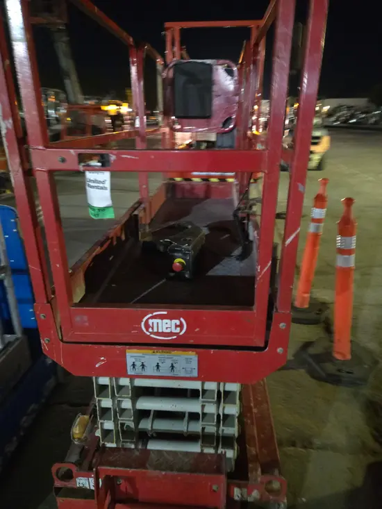 2019 MEC MICRO 19 Scissor Lift