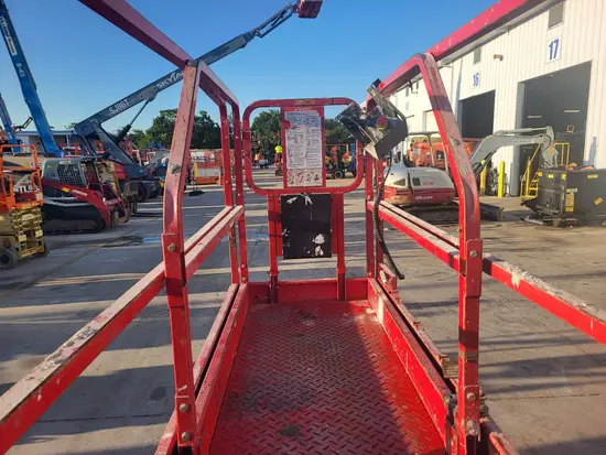 2017 MEC 2632SE Scissor Lift