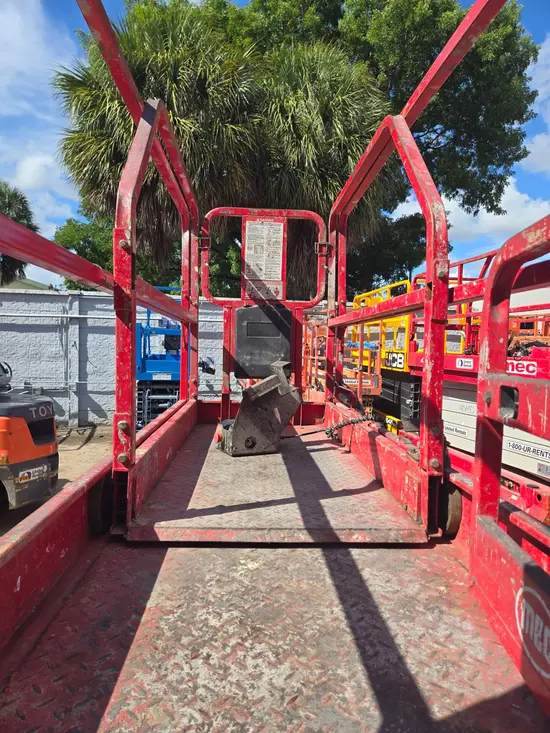 2017 MEC 2632SE Scissor Lift