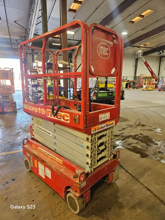 2018 MEC MICRO 19 Scissor Lift
