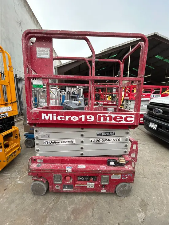 2018 MEC MICRO 19 Scissor Lift