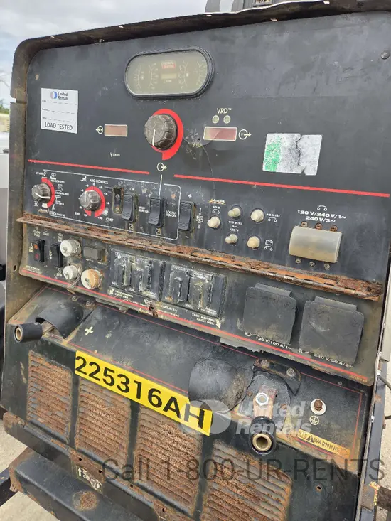 2019 Lincoln Electric VANTAGE 549 Welder