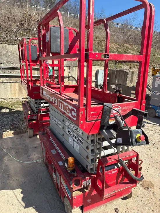 2018 MEC MICRO 19 Scissor Lift