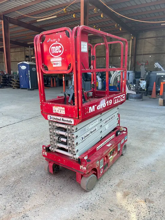 2018 MEC MICRO 19 Scissor Lift