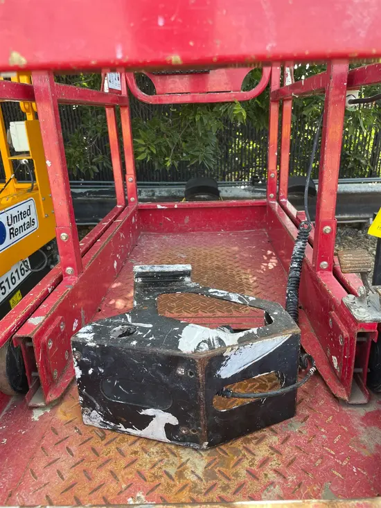 2018 MEC MICRO 19 Scissor Lift