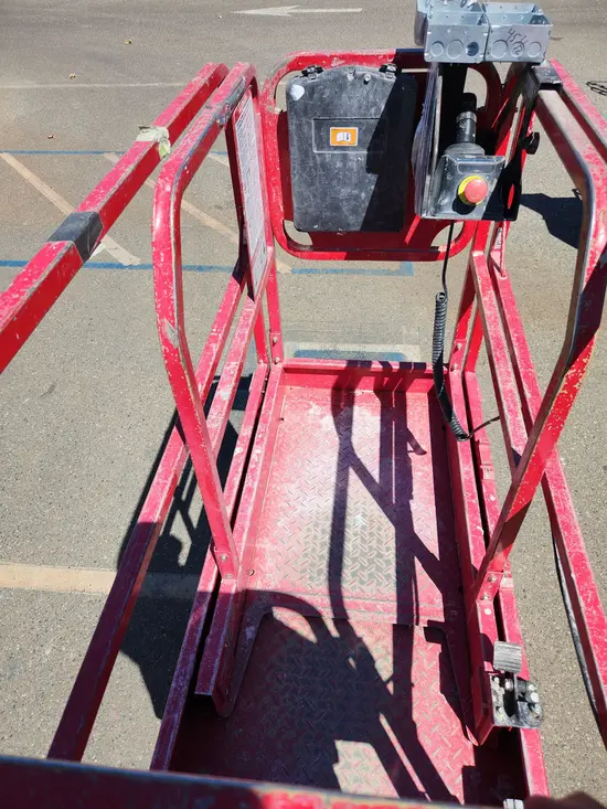 2018 MEC MICRO 19 Scissor Lift