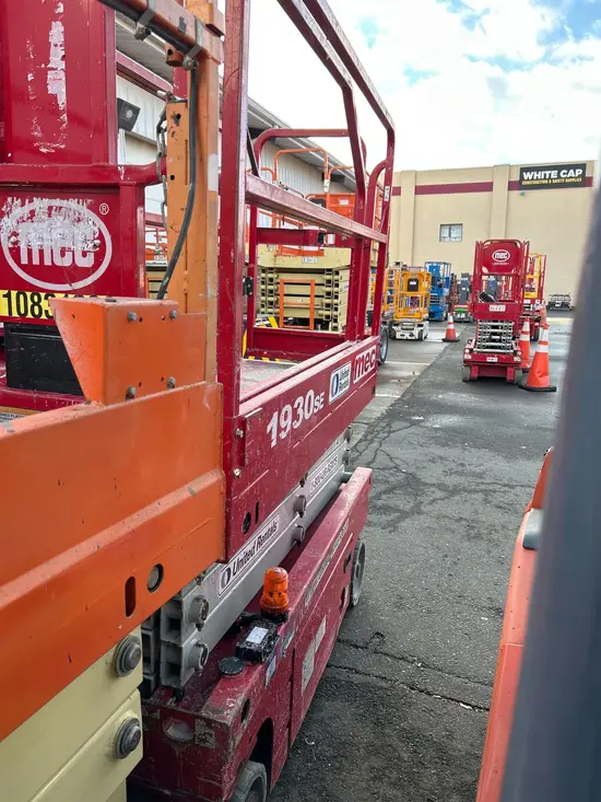 2018 MEC 1930SE Scissor Lift