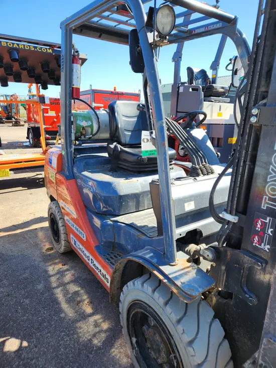 2019 Toyota 8FGU30 Warehouse Forklift