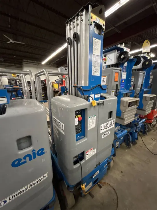2017 Genie GR-20 Self-Propelled One-Person Lift