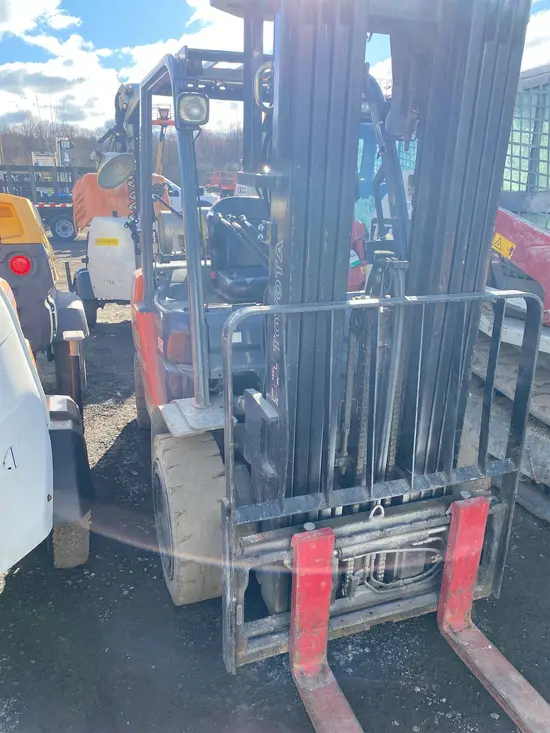 2019 Toyota 8FGU30 Warehouse Forklift