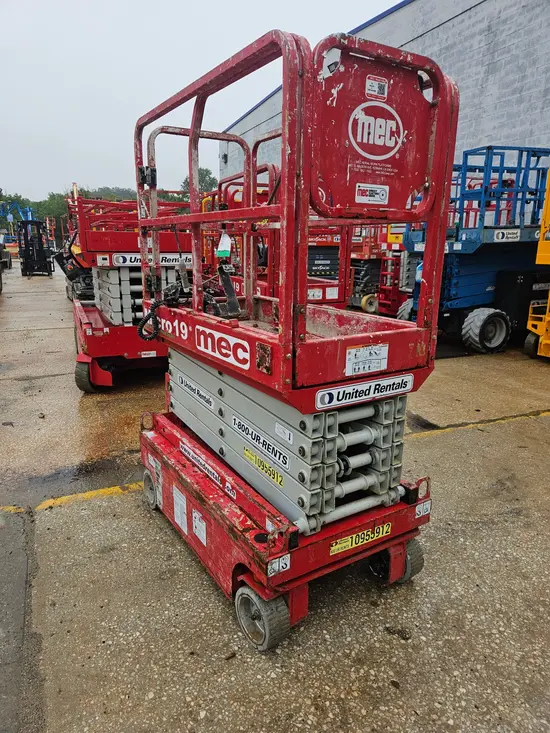 2019 MEC MICRO 19 Scissor Lift