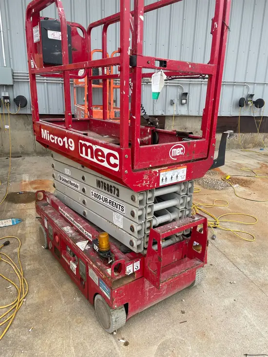 2018 MEC MICRO 19 Scissor Lift